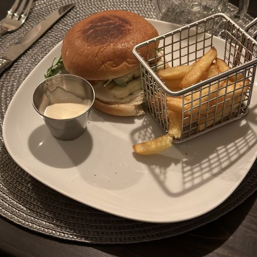 Halloumiburgare med srirachamajonnäs