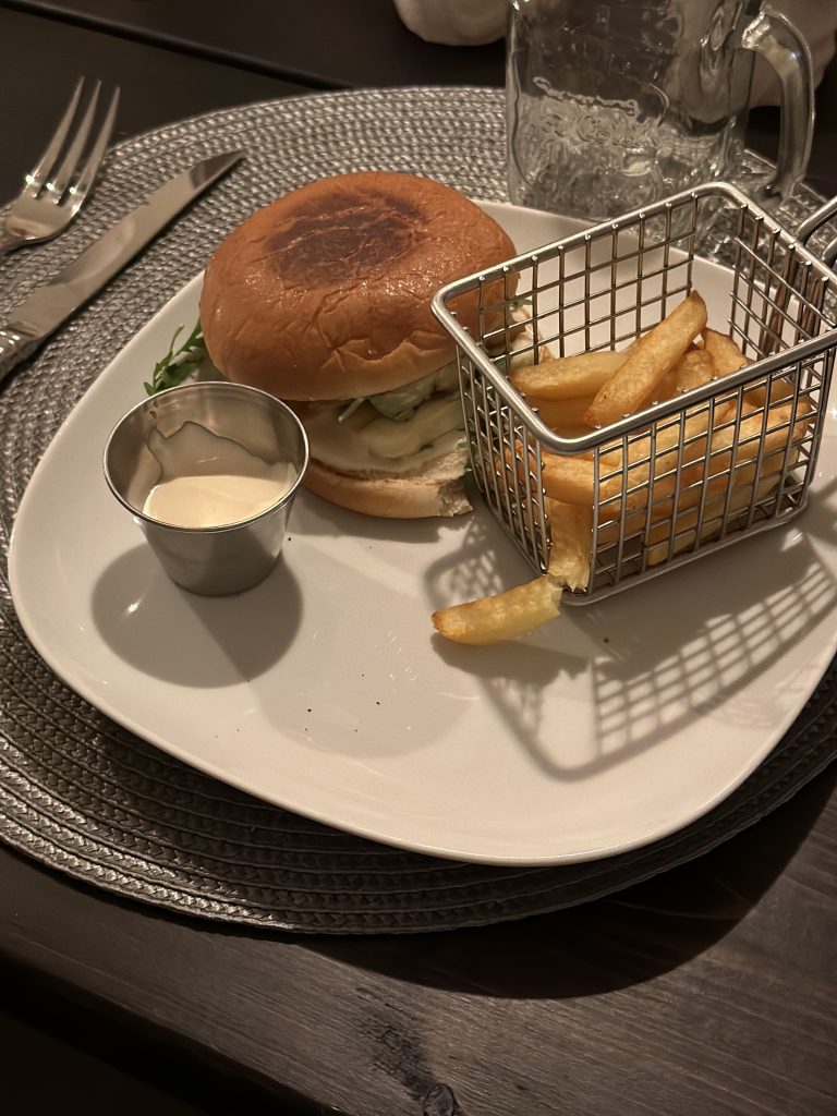 Halloumiburgare med srirachamajonnäs