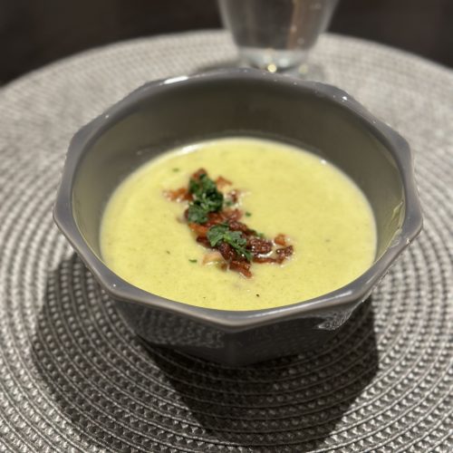 Potatisochpurjolökssoppa