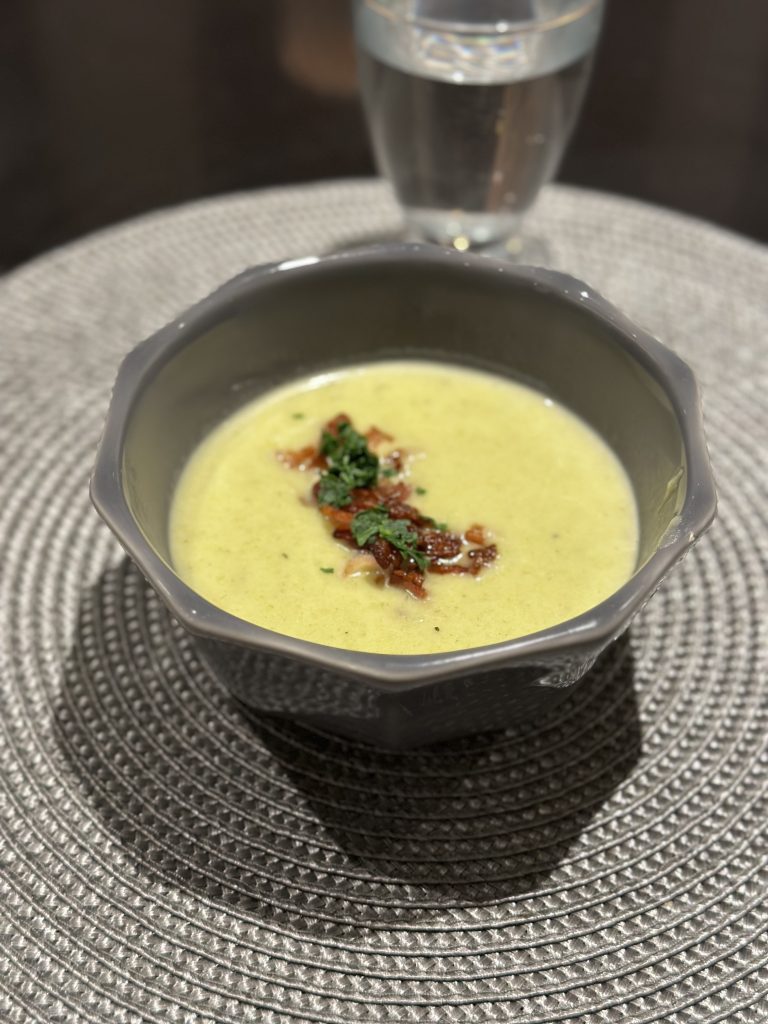 Potatisochpurjolökssoppa