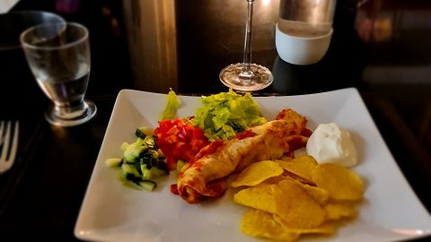 Enchiladas under krämigt täcke