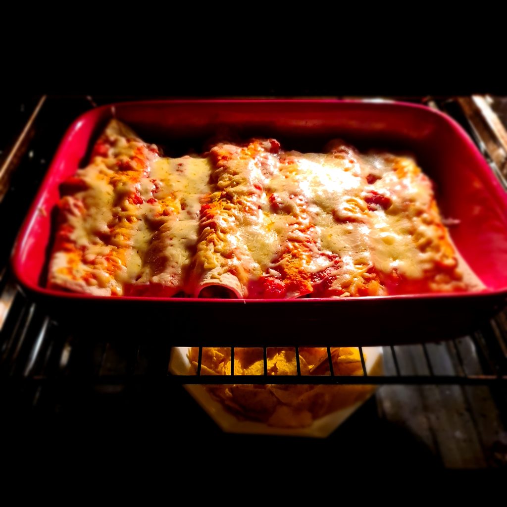 Enchiladas under krämigt täcke