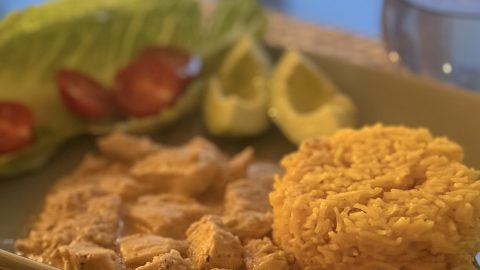 Mandelkyckling i kokosmjölk – krämig och smakrik kycklinggryta